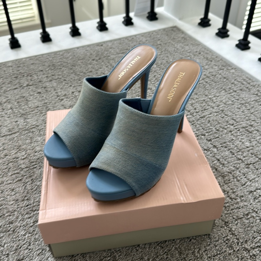 Thalia Sodi Denim heels